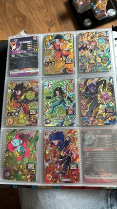 671 cartas de dragon ball héroes + 26 packs sellados Vjump + 100 slaves + binder con 25 micas - Gamebusters