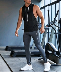 Camiseta Fit Encapuzado na internet
