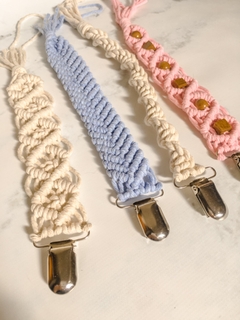 Portachupetes en Macrame - comprar online