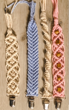 Portachupetes en Macrame en internet