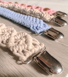 Portachupetes en Macrame