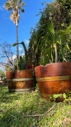 MACETA LEÑERO DE MADERA FABRICADA CON MEDIA BARRICA ORIGINAL - tienda online
