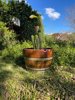 Imagen de MACETA LEÑERO DE MADERA FABRICADA CON MEDIA BARRICA ORIGINAL
