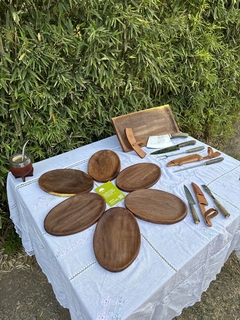 Imagen de PLATOS DE ALGARROBO RÚSTICOS OVALADOS x 6 UNIDADES