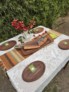 Imagen de PLATOS DE ALGARROBO RÚSTICOS OVALADOS x 6 UNIDADES
