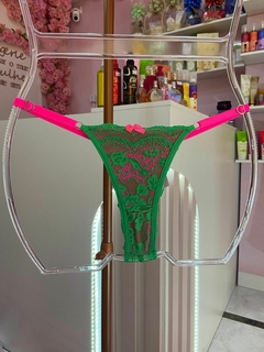 Calcinha Fio renda verde bandeira com pink neon
