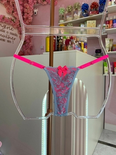 Calcinha Fio renda azul claro com pink neon