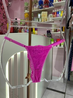 Calcinha Fio renda forrada com pingente rosa barbie - comprar online