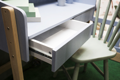 Mesa Escrivaninha Play com Pé Regulável Quater na internet