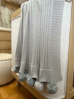 Manta de Colo em Tricot com 16 Pompons - loja online