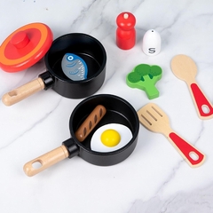 Juguete didáctico. Sartenes de madera, accesorios de cocina