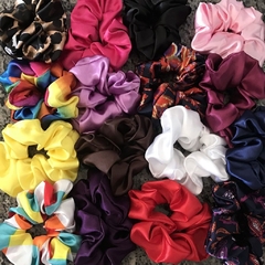 Scrunchie de cetim largo grande - simples sem laço - coloridos e estampados - lacinho de cabelo de tecido na internet
