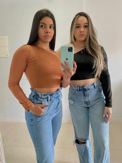 Cropped Cassie na internet