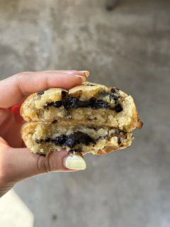 Cookie rellena ganache de chocolate 80%