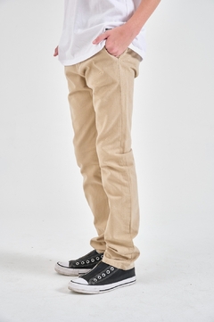 PANTALÓN CORTE CHINO BEIGE en internet