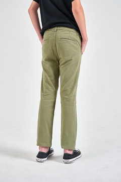 PANTALÓN CORTE CHINO QUADE VERDE en internet