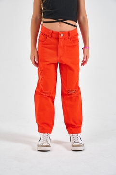 PANTALON MOM DE GABARDINA GEMMA CON ROTURAS NARANJA - comprar online
