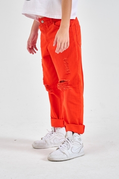 PANTALON MOM DE GABARDINA GEMMA CON ROTURAS NARANJA en internet