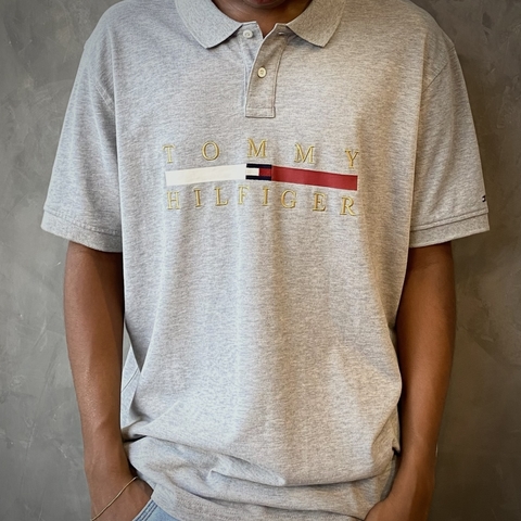 POLO TOMMY HILFIGER ESTAMPADO REGULAR FIT - CINZA