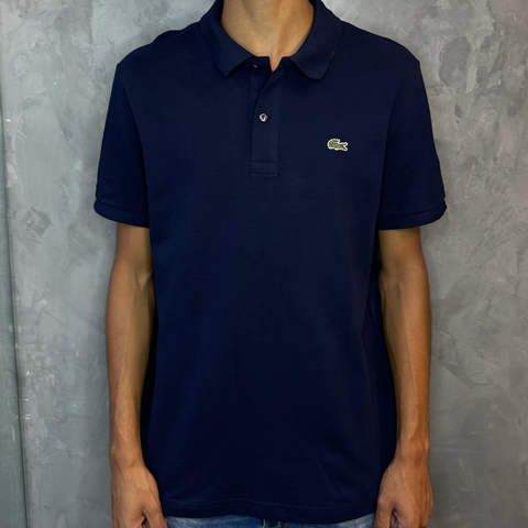 POLO LACOSTE SLIM PIQUET - AZUL MARINHO