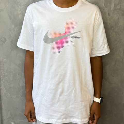 CAMISETA NIKE SPORTSWEAR 6MO SWOOSH