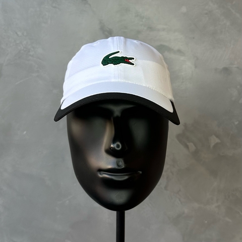 BONÉ LACOSTE CONTRASTE BORDER BRANCO C/ PRETO