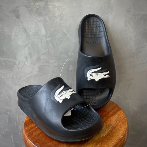 CHINELO LACOSTE SERVE SLIDE 2.0 EVO - PRETO