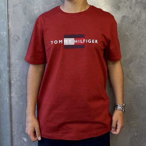CAMISETA TOMMY HILFIGER BORDADO EM RELEVO - VERMELHO