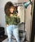 Blusa linho com decote em V na internet