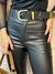 Calça skinny couro sintético renata - By Germana Côrte