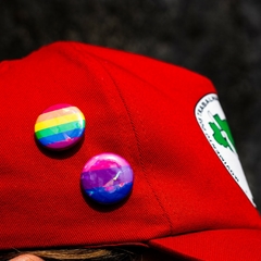 Botton Holográfico Bandeira Bissexual na internet