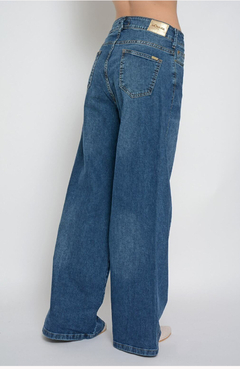 Pantalón ancho cruzado en internet