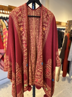 Ruana reversible bordada - comprar online