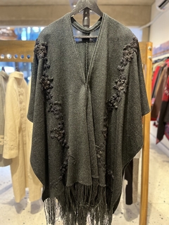 Ruana bordada - comprar online