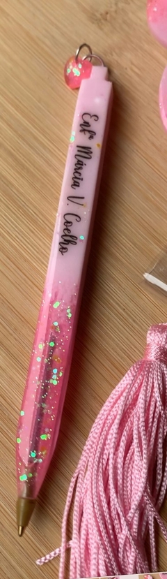 Caneta Personalizada com mini pingente - NK Resinas
