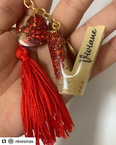 Chaveiro Letra com Mini Pingente e Tassel - loja online