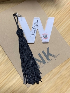 Chaveiro Letra com Mini Pingente e Tassel - loja online