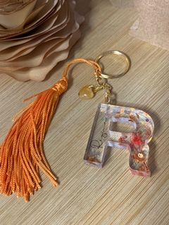 Chaveiro Letra com Mini Pingente e Tassel na internet