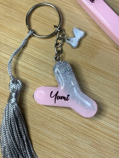 Chaveiro Letra com Mini Pingente e Tassel na internet