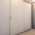 Armário com 03 portas de correr e 4 gavetas