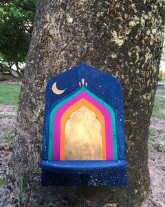 Altar laranja, violeta e verde água