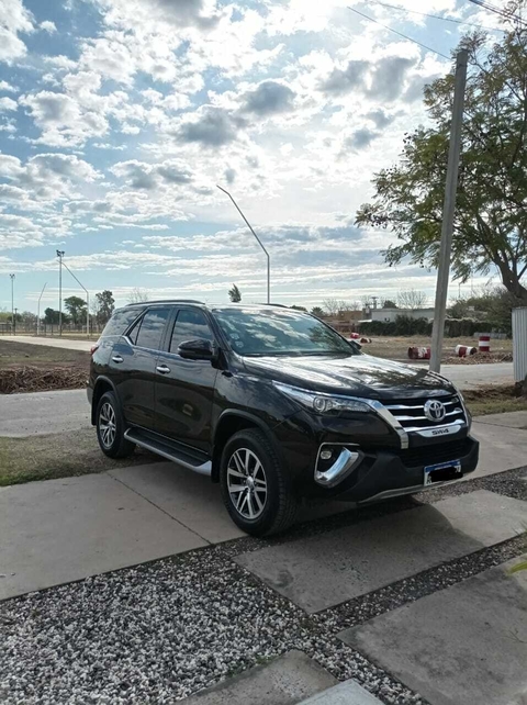 VENDIDO!!! Toyota SW4 2.8 SRX 4X4 2019 65.000KM (USD46.500)