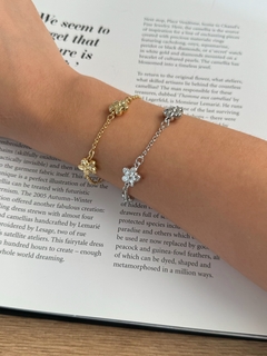 Pulseira Flores na internet