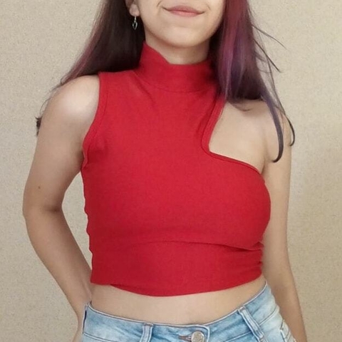 Cropped vermelho com detalhe no ombro