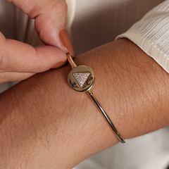 Bracelete triangulo cravejado