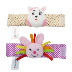Meia e pulseira de pelúcia com chocalho