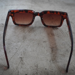 SUNGLASSES WE HATE SURFERS TIGRADO - comprar online