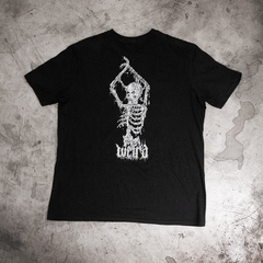 T-SHIRT CADAVER na internet