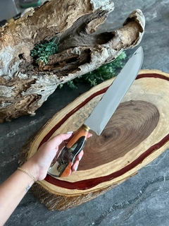 Faca em Aço Inox 10 polegadas de lâmina com Cabo Híbrido Resinado com Miniatuta de Escavadeira na internet