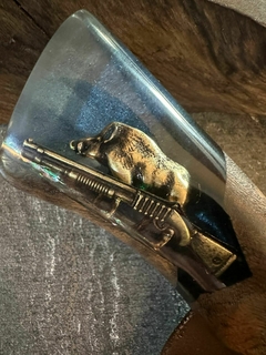 FACA EM AÇO INOX 10 POLEGADAS DE LÂMINA COM CABO HÍBRIDO RESINADO COM JAVALI E ARMA DENTRO na internet